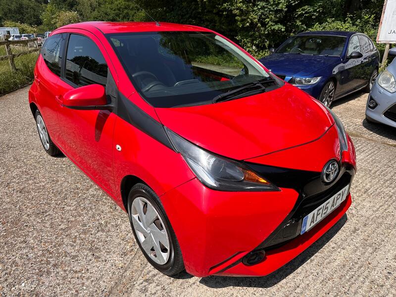 TOYOTA AYGO 2015 TOYOTA AYGO 1.0 VVT-i X-Play 5DR **JUST 102,000 MILES** FSH LEZ FREE