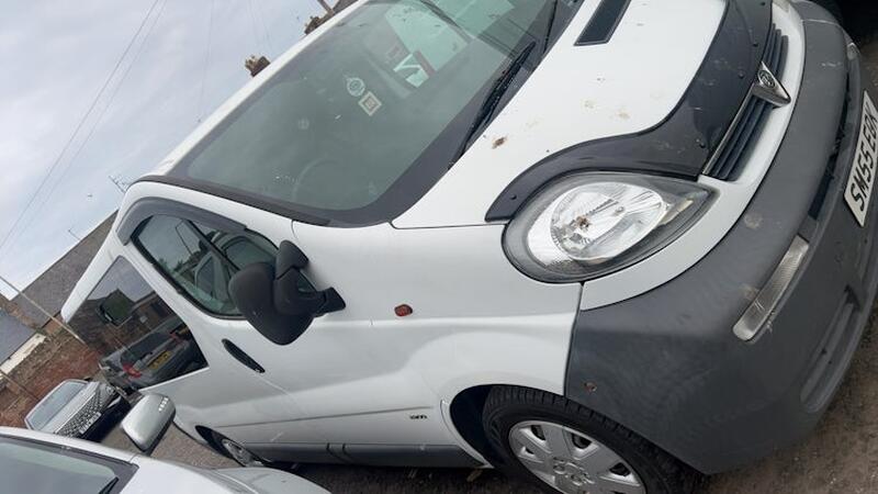 VAUXHALL VIVARO 2005 VAUXHALL VIVARO 1.9 DTi 9 SEATER **JUST 133,000 MILES** FSH NO VAT!